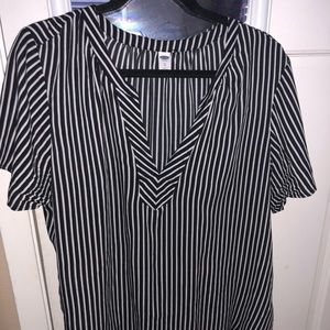 Deep V stripped black n white Old Navy top
